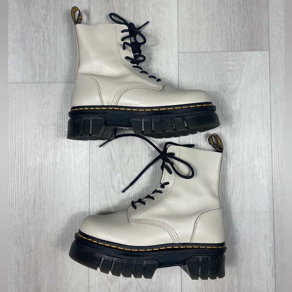 Dr. Martens Audrick Platform Boots Women’s 8 – Leather Chunky Grunge
